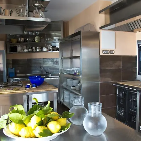 Вилла Solaria Масса-Лубренсе